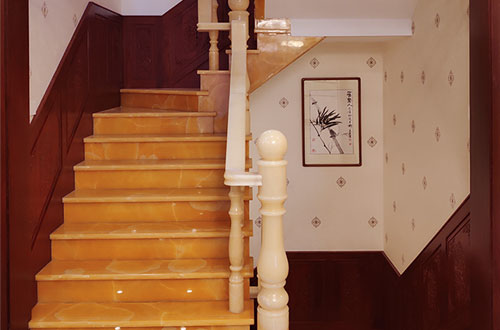常州中式别墅室内汉白玉石楼梯的定制安装装饰效果